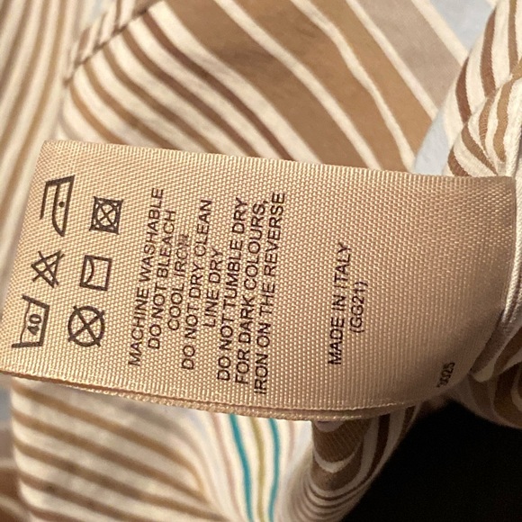 Authentic BURBERRY long sleeves - Picture 5 of 8